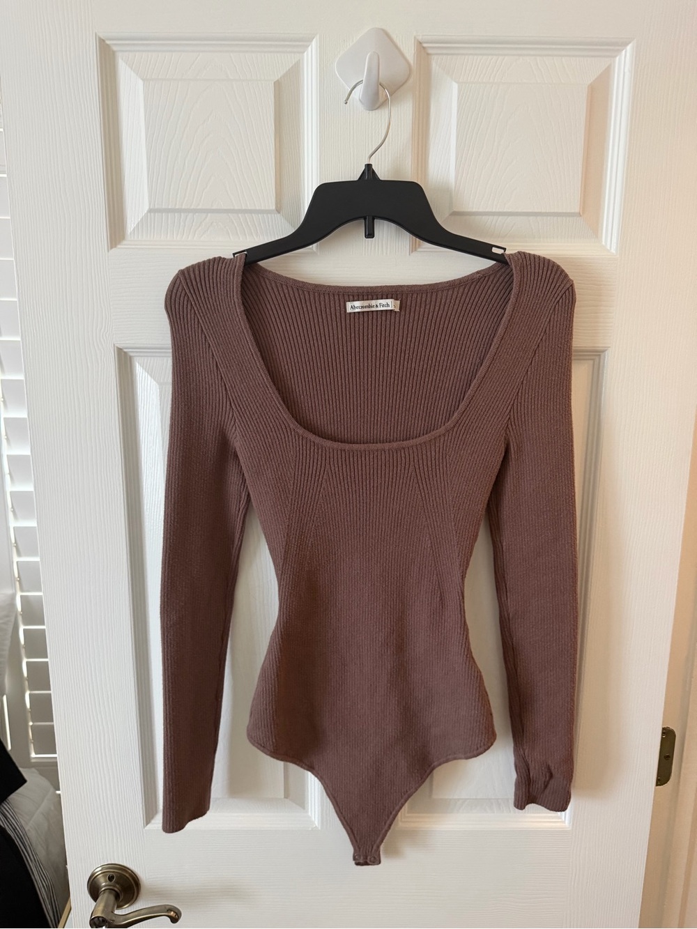 Abercrombie & Fitch Ribbed Scoop-Neck Long-Sleeve Bodysuit - Mauve Brown